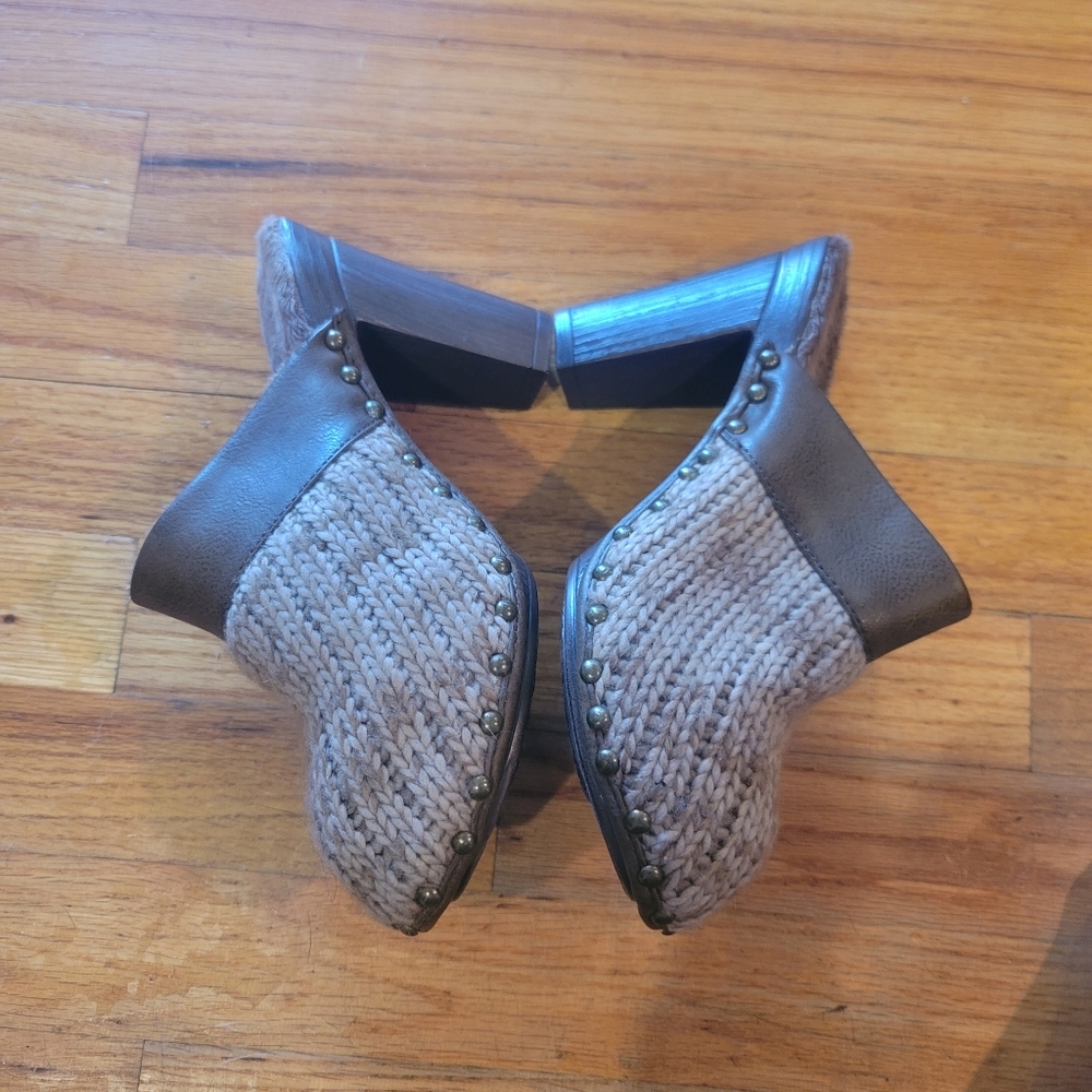 Muk Luks Kameryn Brown Sweater Mules size 38/8 - Picture 2 of 8